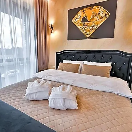 Aparthotel Diamond Sveciu Namai 4*