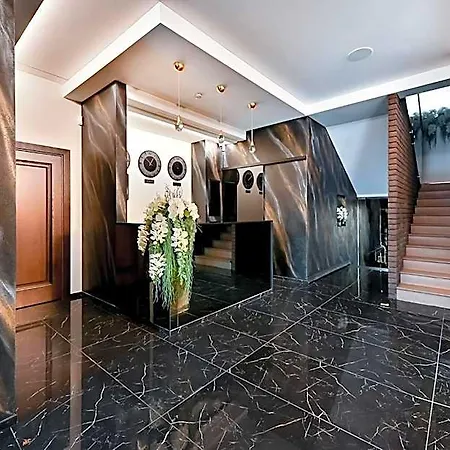 Aparthotel Diamond Sveciu Namai 4*
