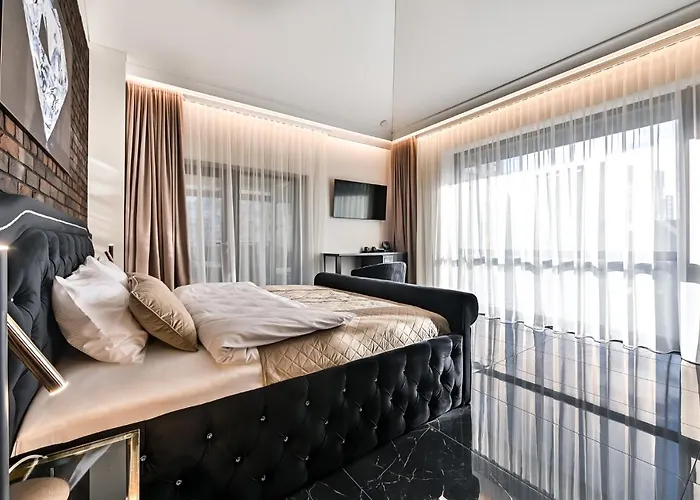 Diamond Sveciu Namai מלון דירות 4*